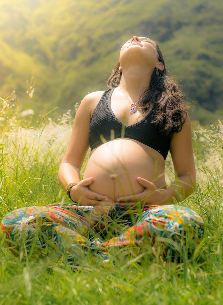Erfahren Sie in diesem Ratgeber, was Sie in der Schwangerschaft beim Yoga beachten sollten.